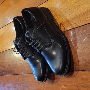 NWOT Uniqlo Black Shoes